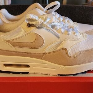 New with box Nike Air Max 1